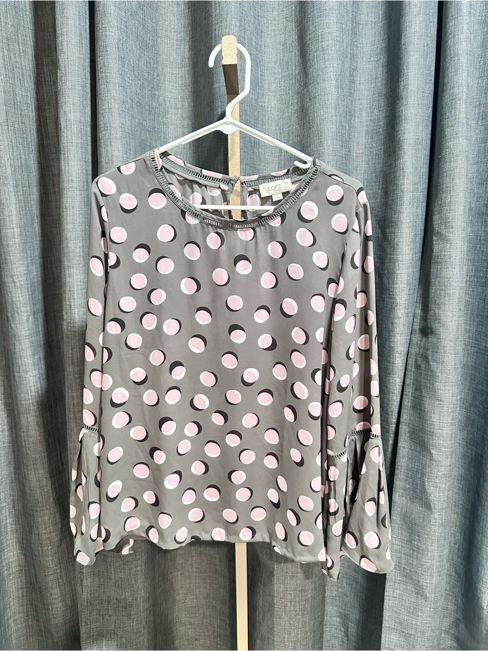 ❤️❤️LOFT Gray Long-Sleeve Top with Pink Polka Dots. NEVER WORN